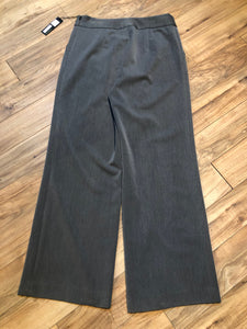 Kingspier Vintage - Periphery wide leg pants with stretch (72% polyester/ 22% rayon/ 6% spandex) with high rise and two front pockets.

Made in Canada.
Size 12.