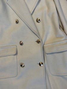 Kingspier Vintage - Raffinati 1980’s double breasted wool blend coat in cream. This coat features unique gold buttons in front, front pockets and a belt in the back. Fits a size 8.