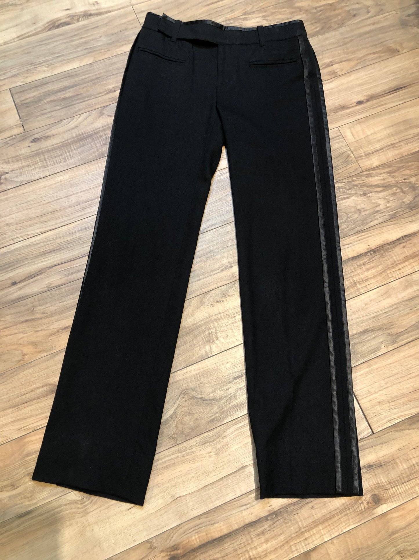 Kingspier Vintage - Club Monaco black wool blend (98% wool/ 2% spandex ) tuxedo pants with a double stripe down the sides, zip fly, low rise, slim cut and front and back pockets. 

Size 0.