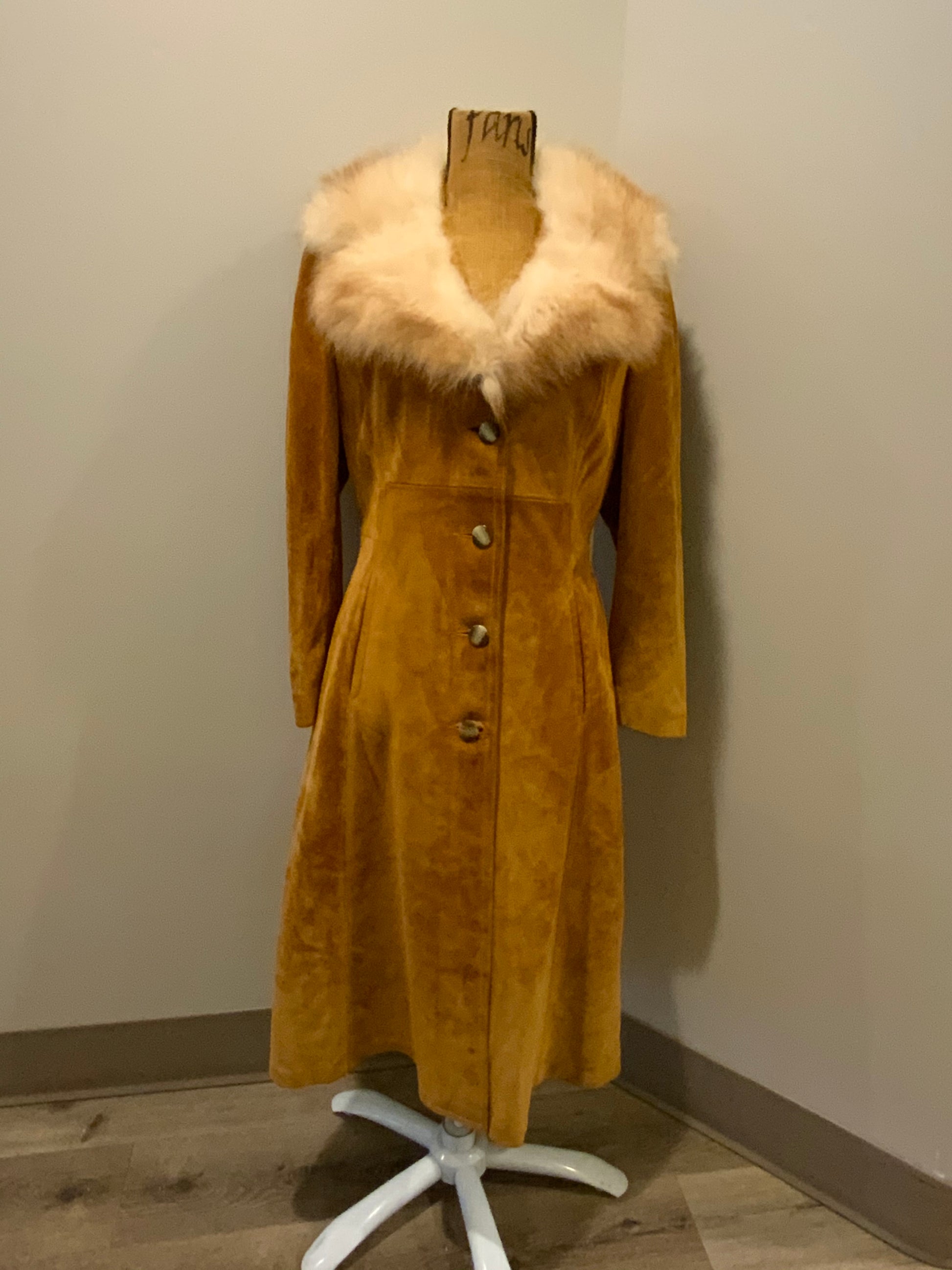 Kingspier Vintage - Embassy 1970’s full length tan suede coat with fur collar, button closures, pockets and a salmon coloured quilted lining. Made in Montreal, Canada. Fits Small.