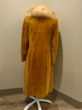 Load image into Gallery viewer, Kingspier Vintage - Embassy 1970’s full length tan suede coat with fur collar, button closures, pockets and a salmon coloured quilted lining. Made in Montreal, Canada. Fits Small.
