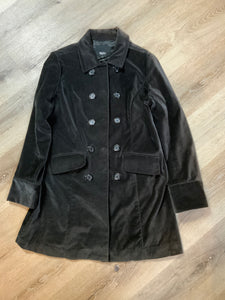 Kingspier Vintage - Mossimo dark brown velvet car coat with decorative buttons, snap closures and flap pockets. Fits a size large.