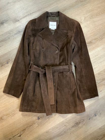 Kingspier Vintage - Andrew Marc dark brown suede double breasted trench coat with belt and welt pockets. Fits a size large.