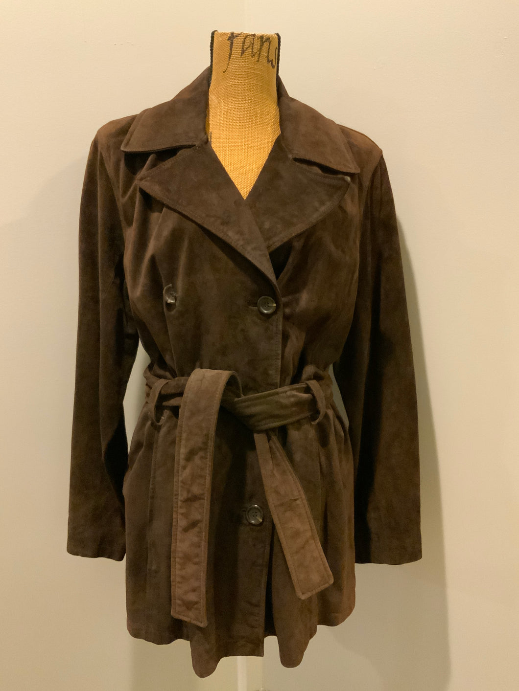 Kingspier Vintage - Andrew Marc dark brown suede double breasted trench coat with belt and welt pockets. Fits a size large.