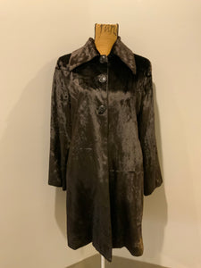 Kingspier Vintage - Isda & Co dark brown car coat with buttons, front welt pockets and two inside pockets. Fits a size 1.