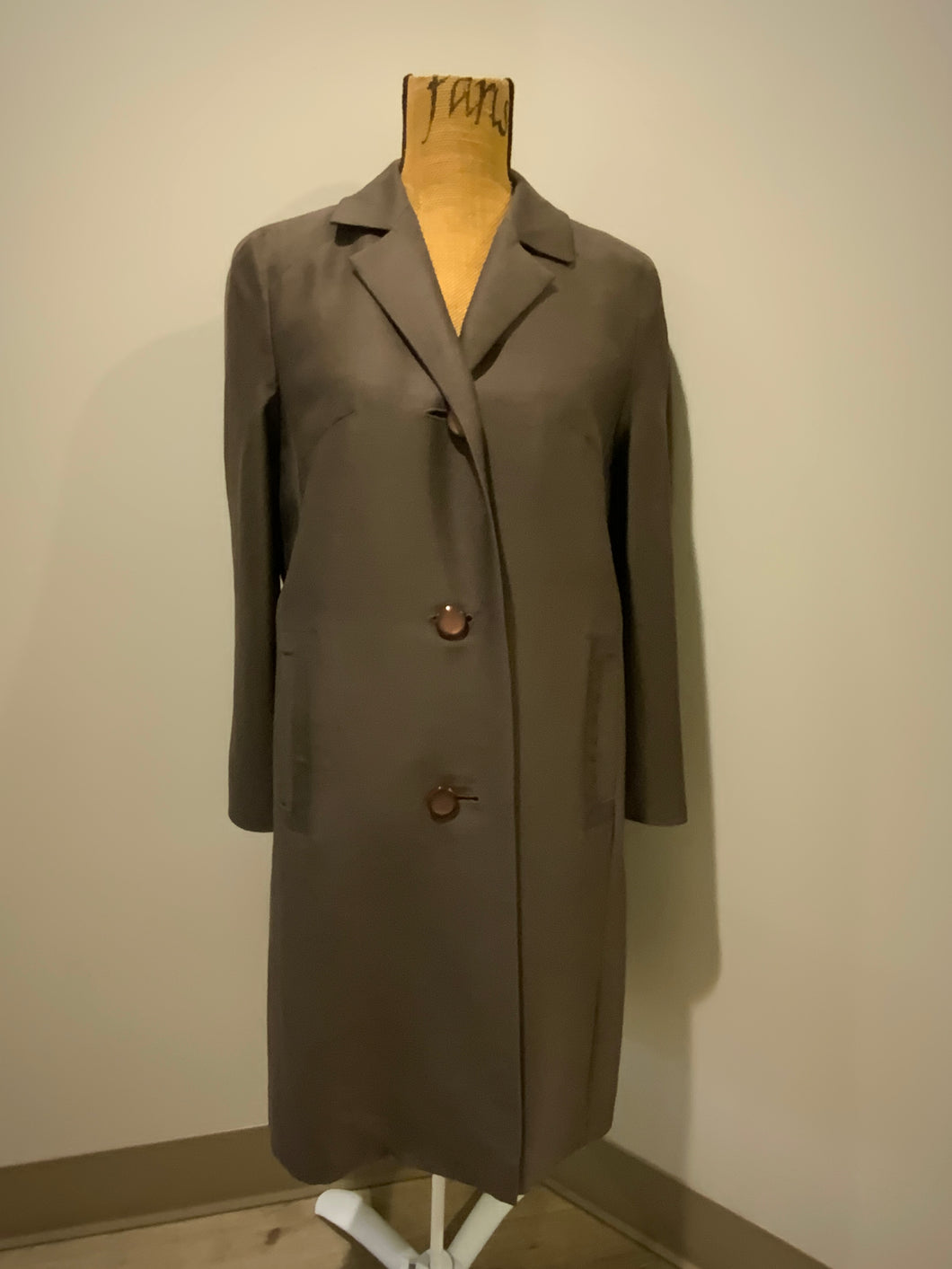 Kingspier Vintage - Creation Exclusive 1950’s dark brown single breasted trench coat with buttons and welt pockets. Size small.