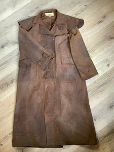Kingspier Vintage - Driza - Bone Brown full length waxed canvas riding coat with cape shoulder detail, patch elbows, snap closures and flap pockets. The waxed canvas protects you from the elements. Made in Australia. Mens size 4. 