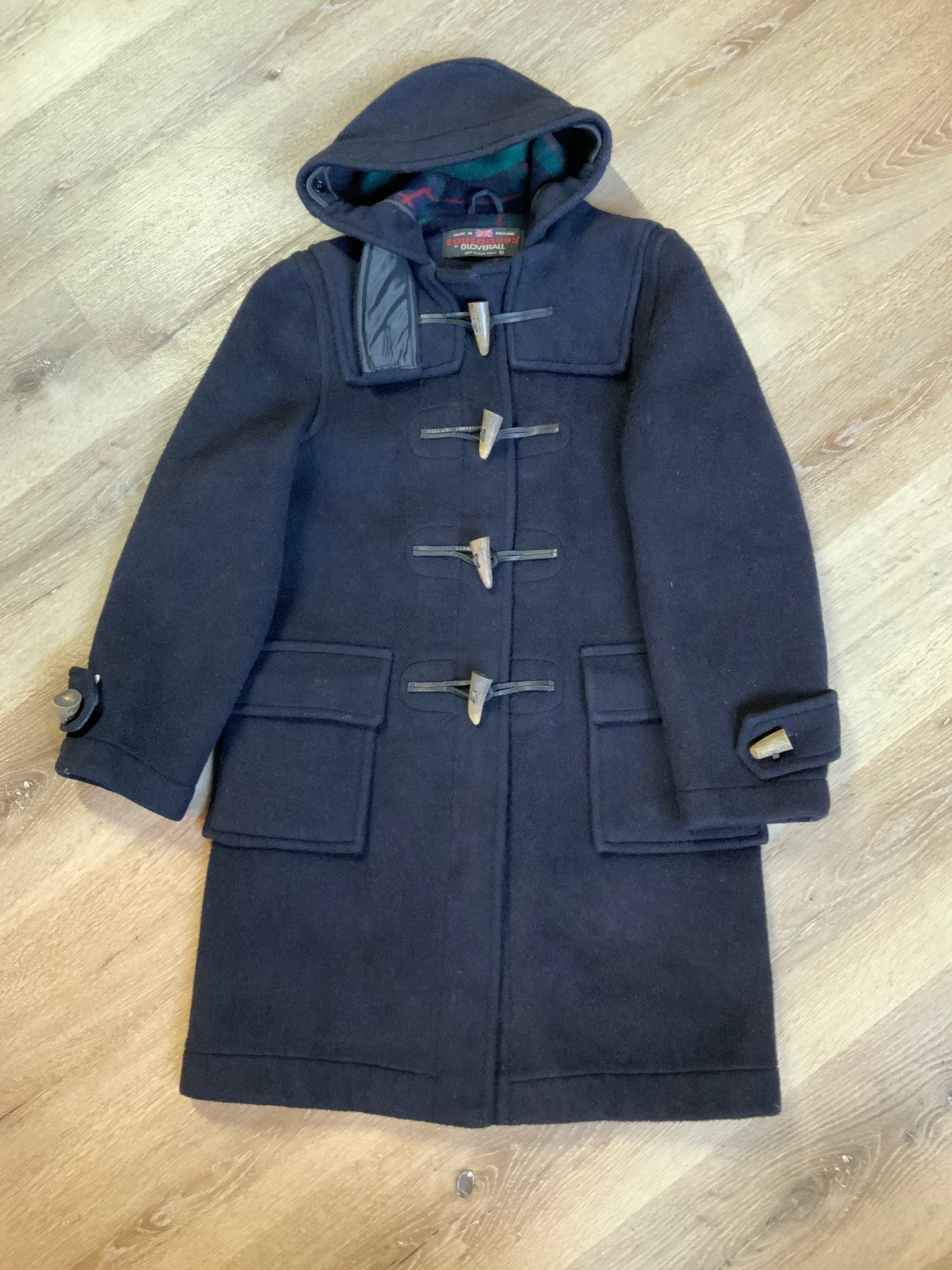 Kingspier Vintage - Gloverall navy blue wool duffle coat with hood, zipper, wooden toggles, flap pockets and green plaid lining. Made in England. 