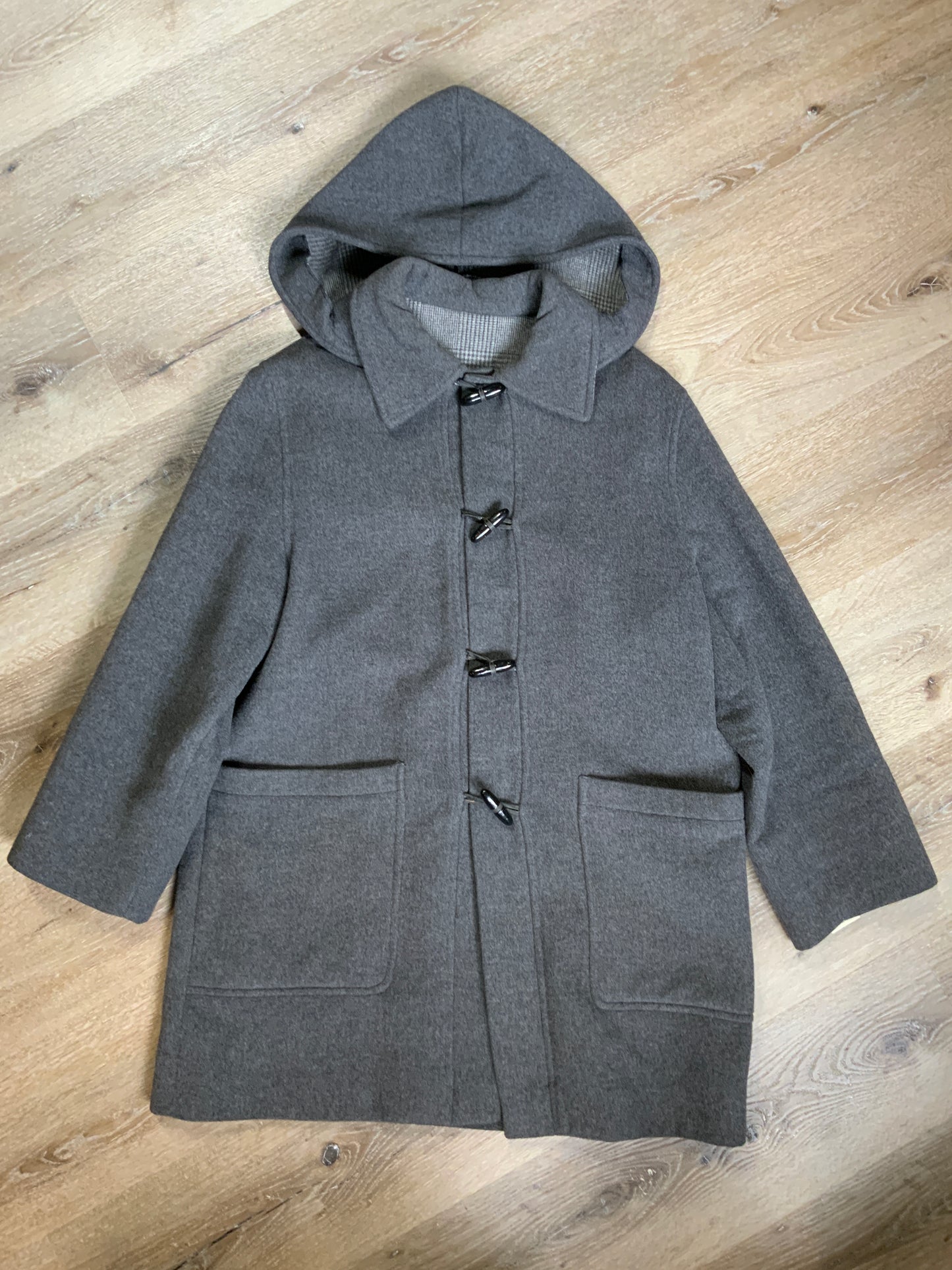 Kingspier Vintage - Italian grey wool blend duffle coat with detachable hood, wooden toggles and flap pockets. Made in Italy Size 14. 