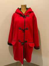Load image into Gallery viewer, Kingspier Vintage - Club Manteau red wool blend duffle coat with hood, toggles, flap pockets and thin black leather trim. Size is small
