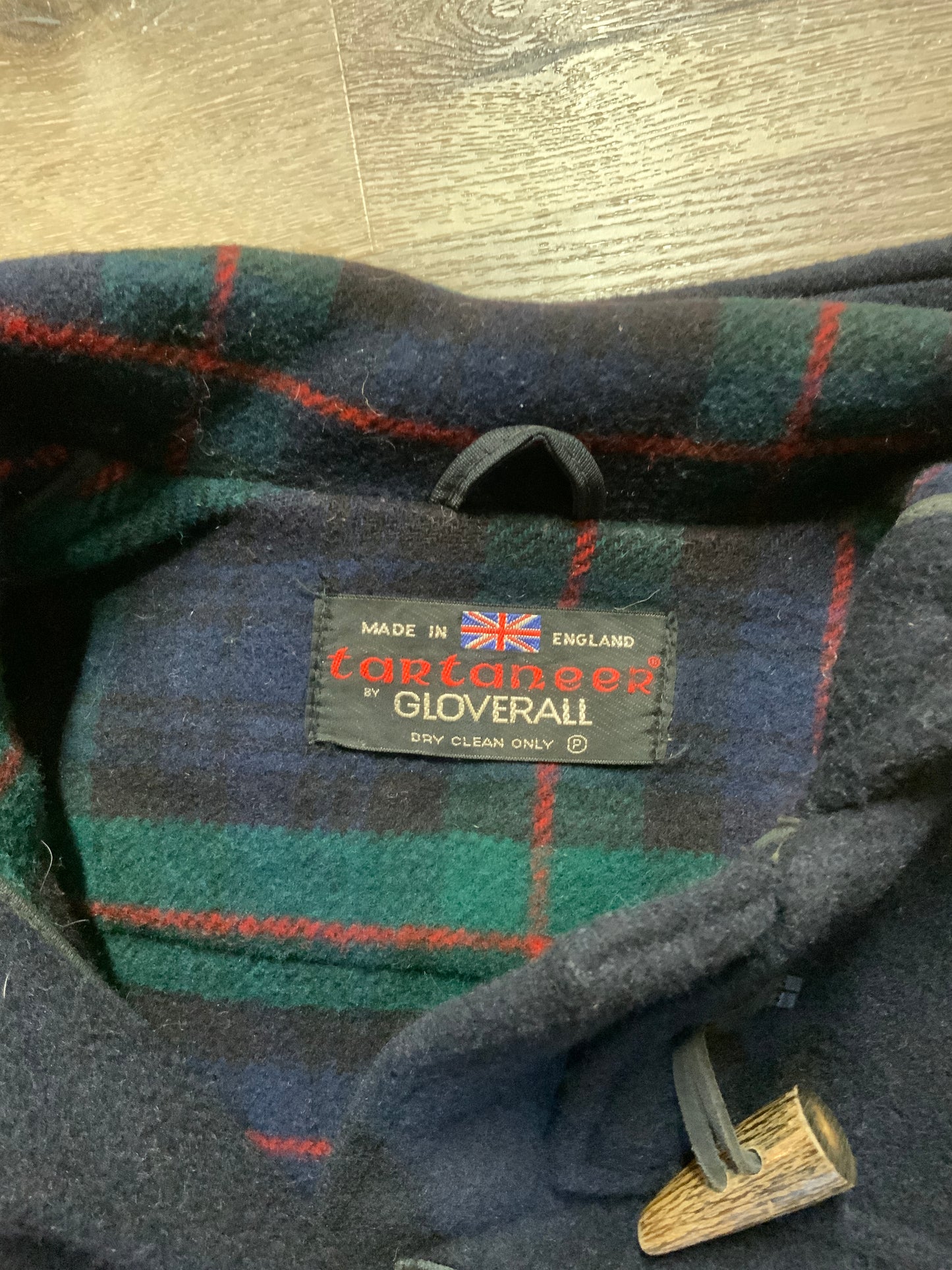 Kingspier Vintage - Gloverall navy blue wool duffle coat with hood, zipper, wooden toggles, flap pockets and green plaid lining. Made in England. 