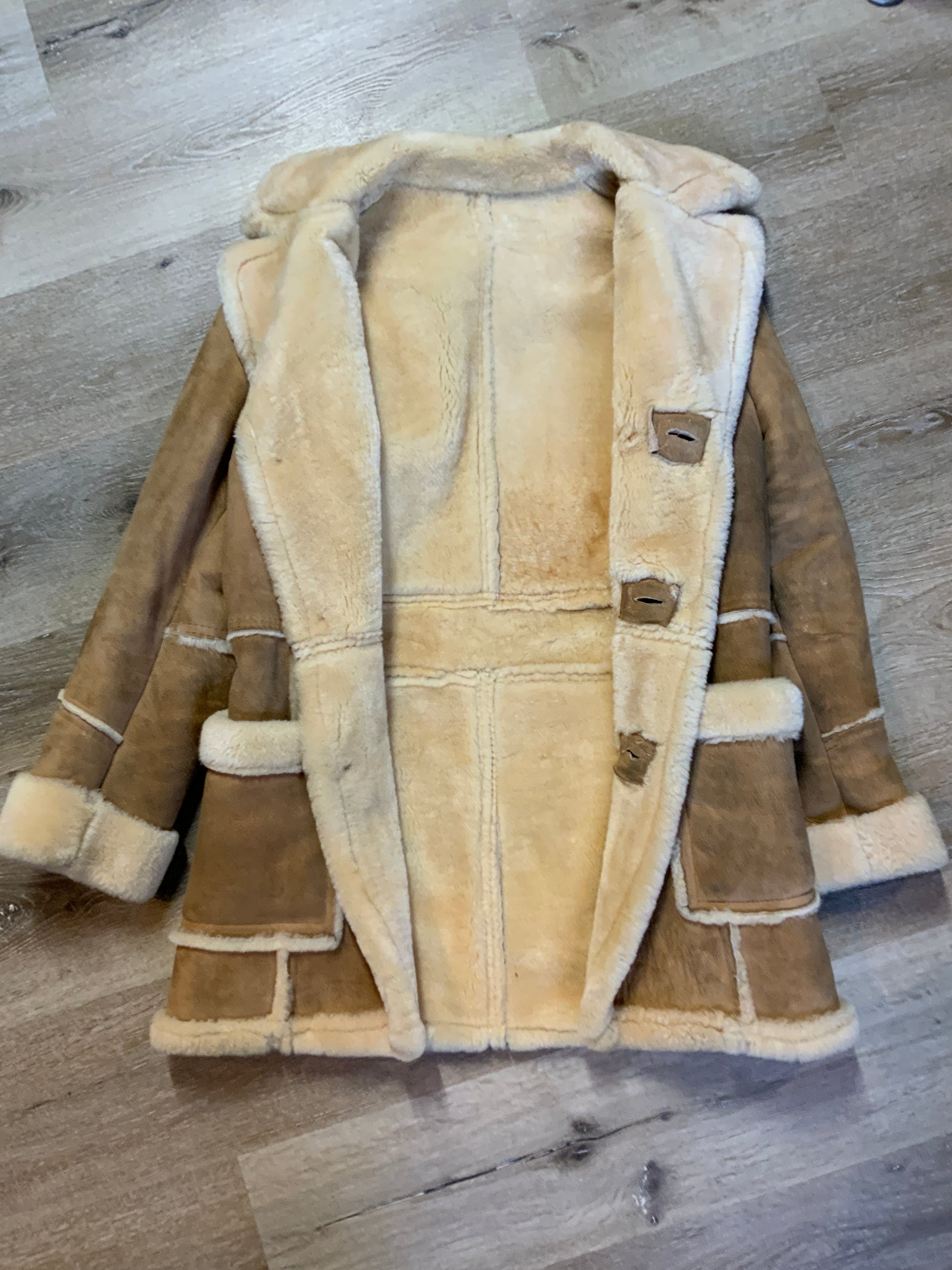 Kingspier Vintage - Leather Attic light brown sheepskin coat with shearling trim and lining, button closures and patch pockets.