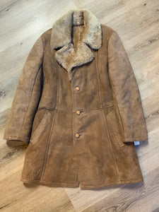 Kingspier Vintage - Joe Feller lambskin coat with shearling collar and lining, button closures and slash pockets. Size 42