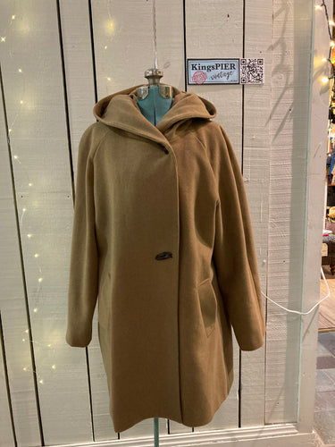 Kingspier Vintage - Vintage Croft and Barrow Wool Blend Coat with Hood, toggle closures and two front pockets.

Made in the Dominican Republic.
Size XL.