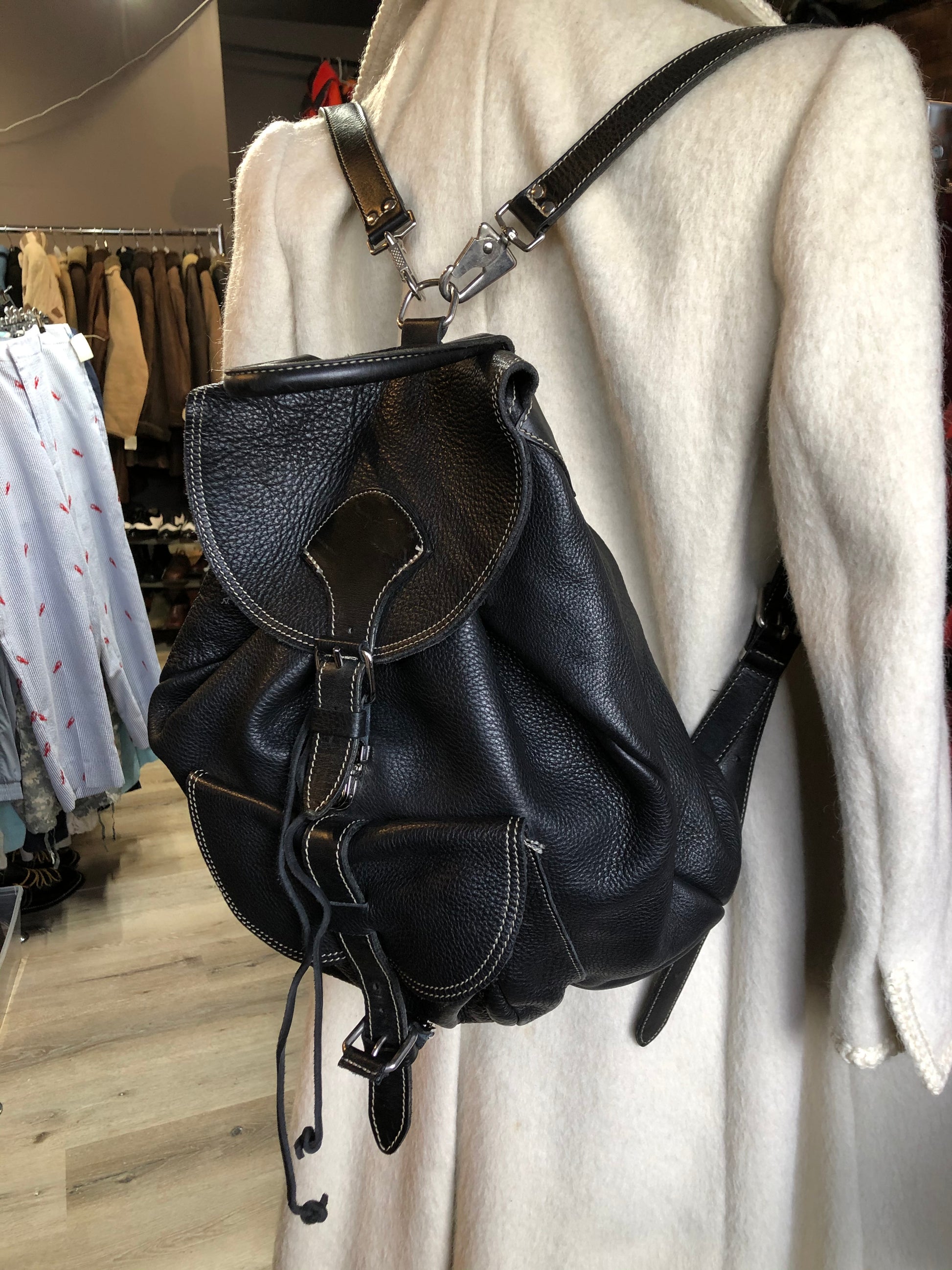 black vintage haiku leather backpack To-Go Convertible Bags The surface has small pores Vintage Roots Black Pebble Full