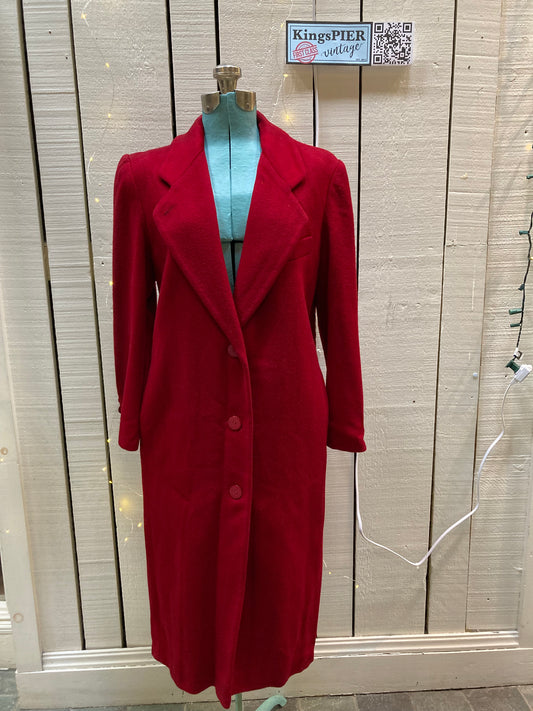 Kingspier Vintage - Vintage Cassidy Petite hand tailored red 100% wool long coat with button closures.

Made in USA.
Size 6.