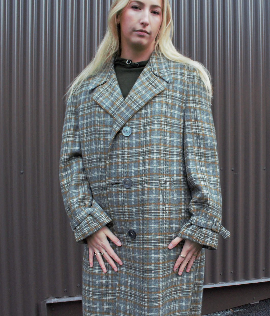 Kingspier Vintage - Vintage Maus and Hossman grey plaid wool blend overcoat with button closures, slash pockets, partially lined with inside pockets. The fibres are unknown but it feels like a cashmere blend. Union made in USA, Size large/ XL.
