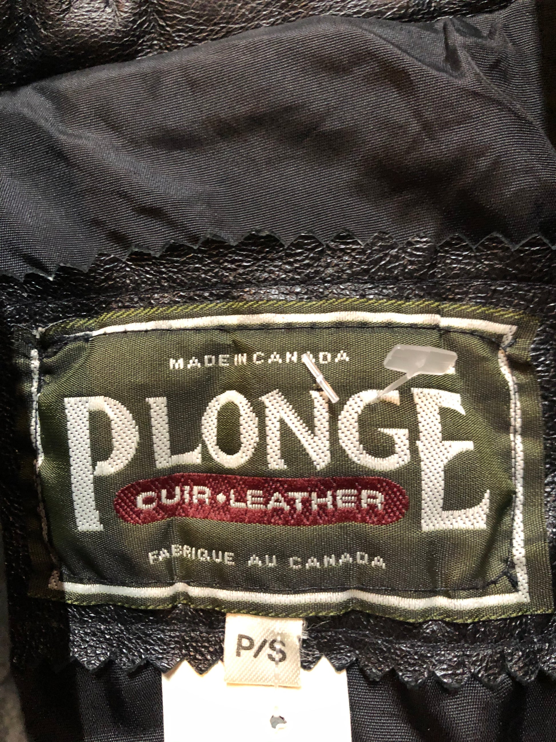 Kingspier Vintage - Plonge black leather moto jacket with zipper and slash pockets. Made in Canada. Size small.