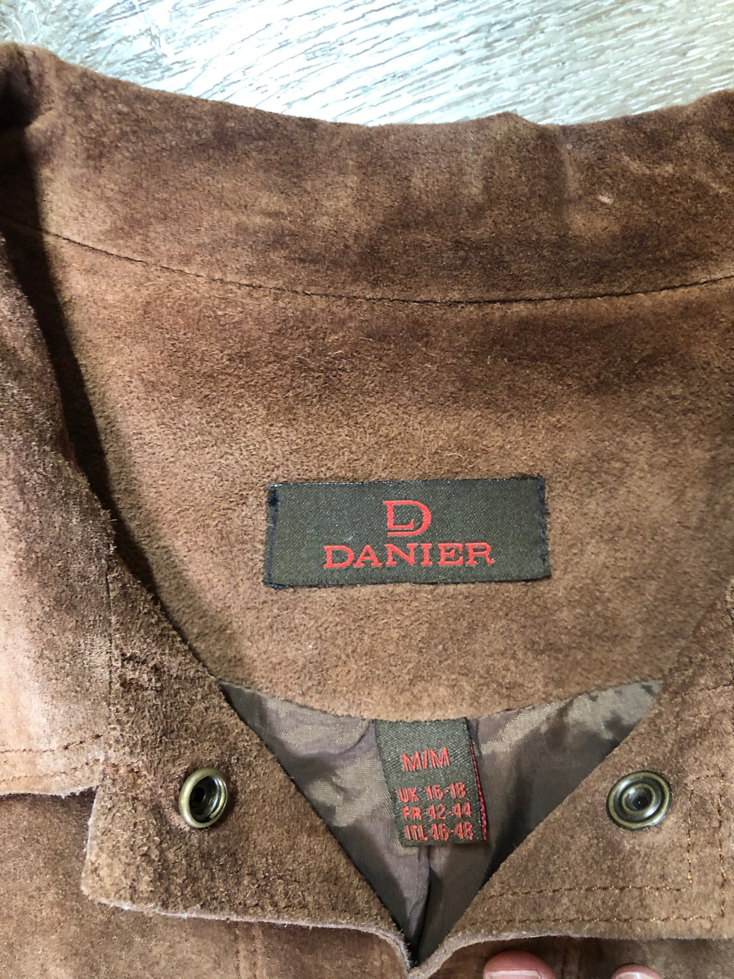 Kingspier Vintage - Danier brown suede jacket with snap closures, two flap pockets on the chest and cuffed sleeves. Size medium.