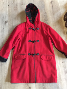 Kingspier Vintage - Club Manteau red wool blend duffle coat with hood, toggles, flap pockets and thin black leather trim. Size is small