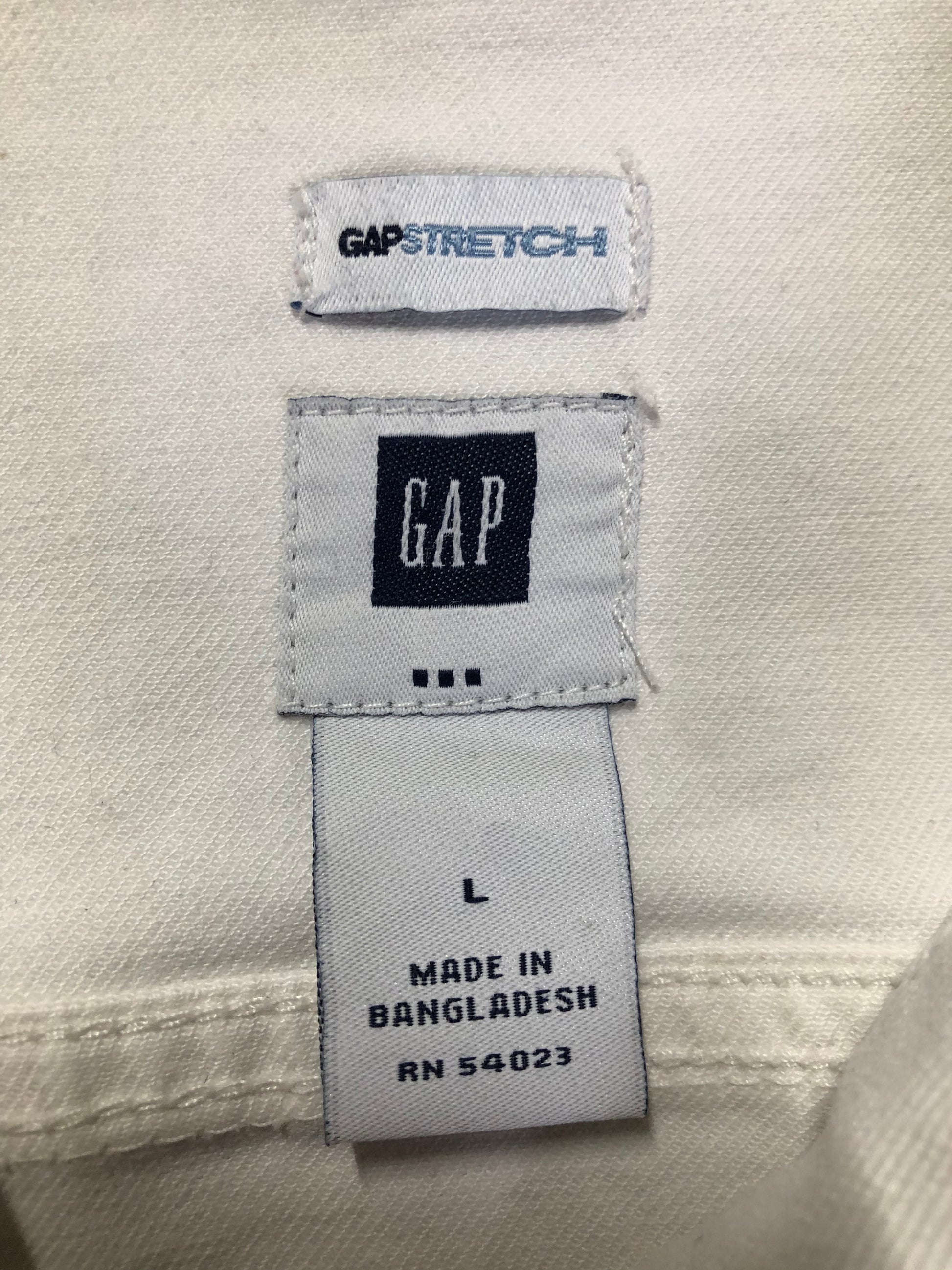 Kingspier Vintage - Gap stretch denim jacket in white with button closures and two flap pockets on the chest. Size large.