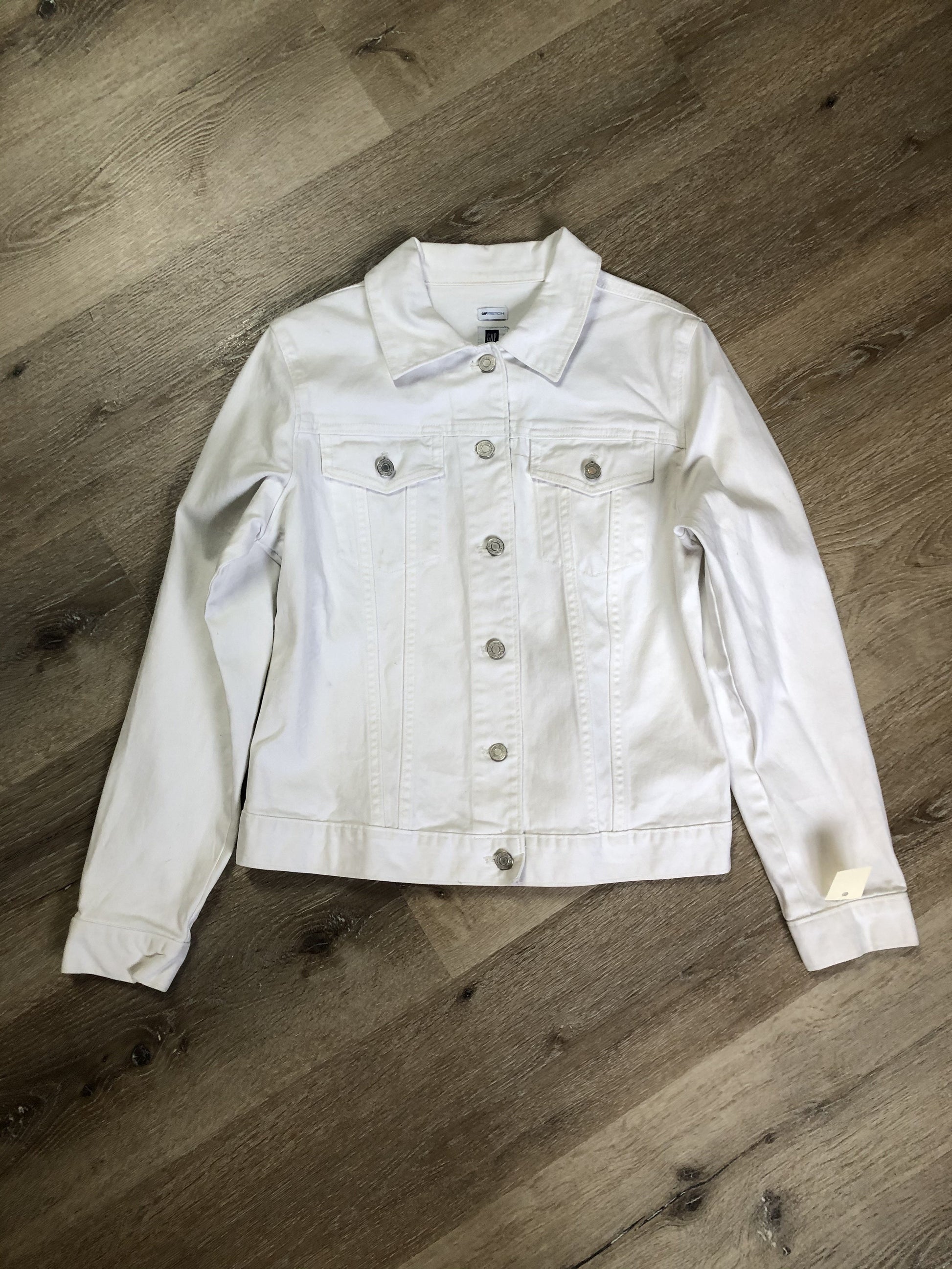 Kingspier Vintage - Gap stretch denim jacket in white with button closures and two flap pockets on the chest. Size large.