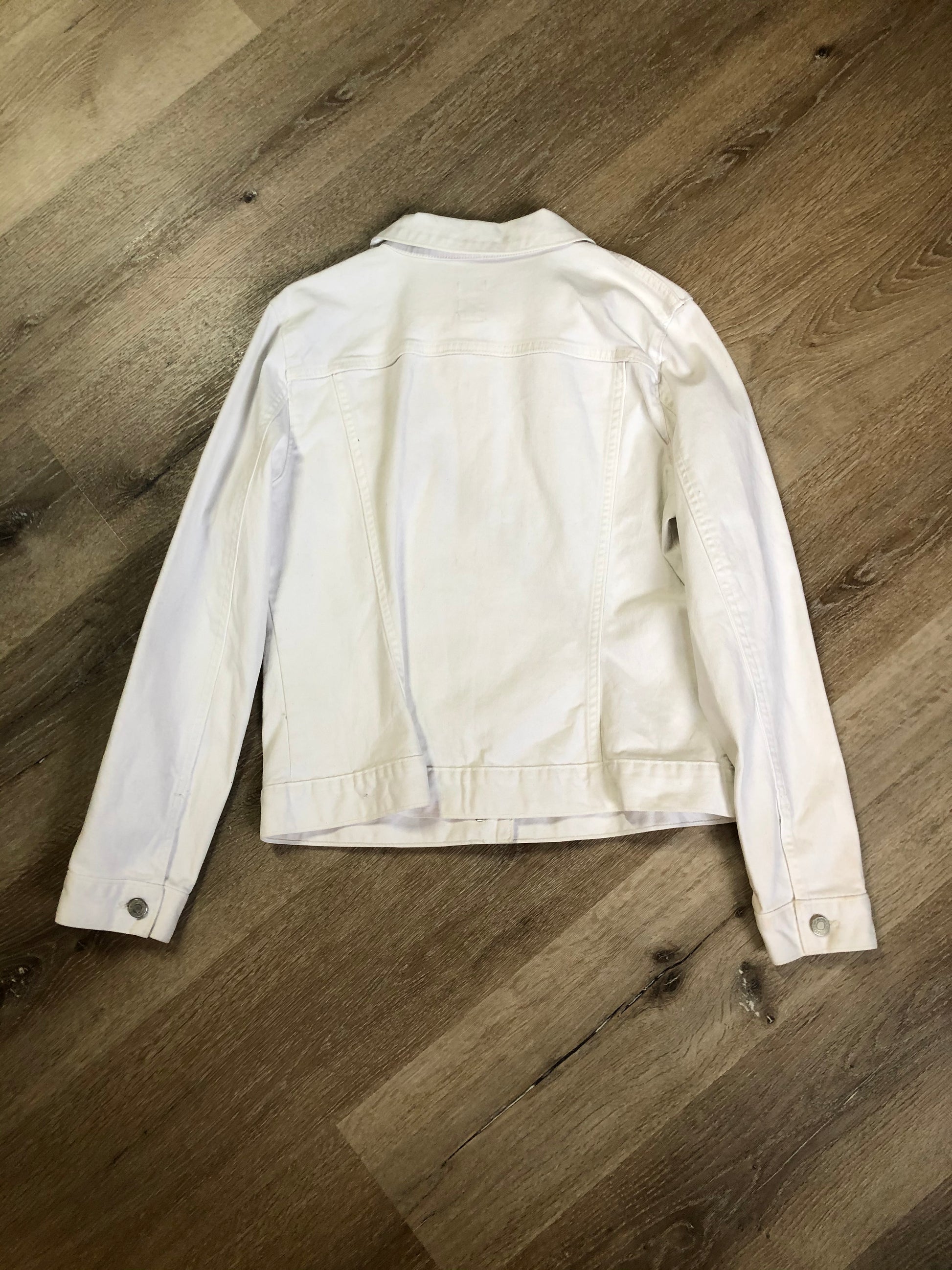 Kingspier Vintage - Gap stretch denim jacket in white with button closures and two flap pockets on the chest. Size large.