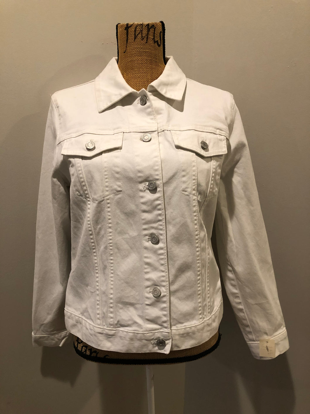 Kingspier Vintage - Gap stretch denim jacket in white with button closures and two flap pockets on the chest. Size large.