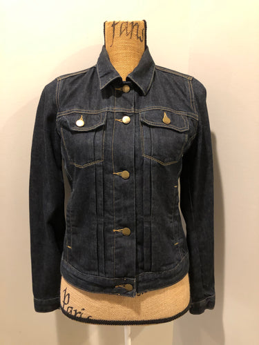 Kingspier Vintage - Gap denim jacket in a dark wash with pleated detail down the front, button closures, two vertical pockets, two flap pockets on the chest and two inside pockets. Size medium.
