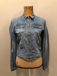 Kingspier Vintage - Liquid Jeans denim jacket in a light wash with buttons, hand warmer pockets and flap pockets on the chest. Size small.