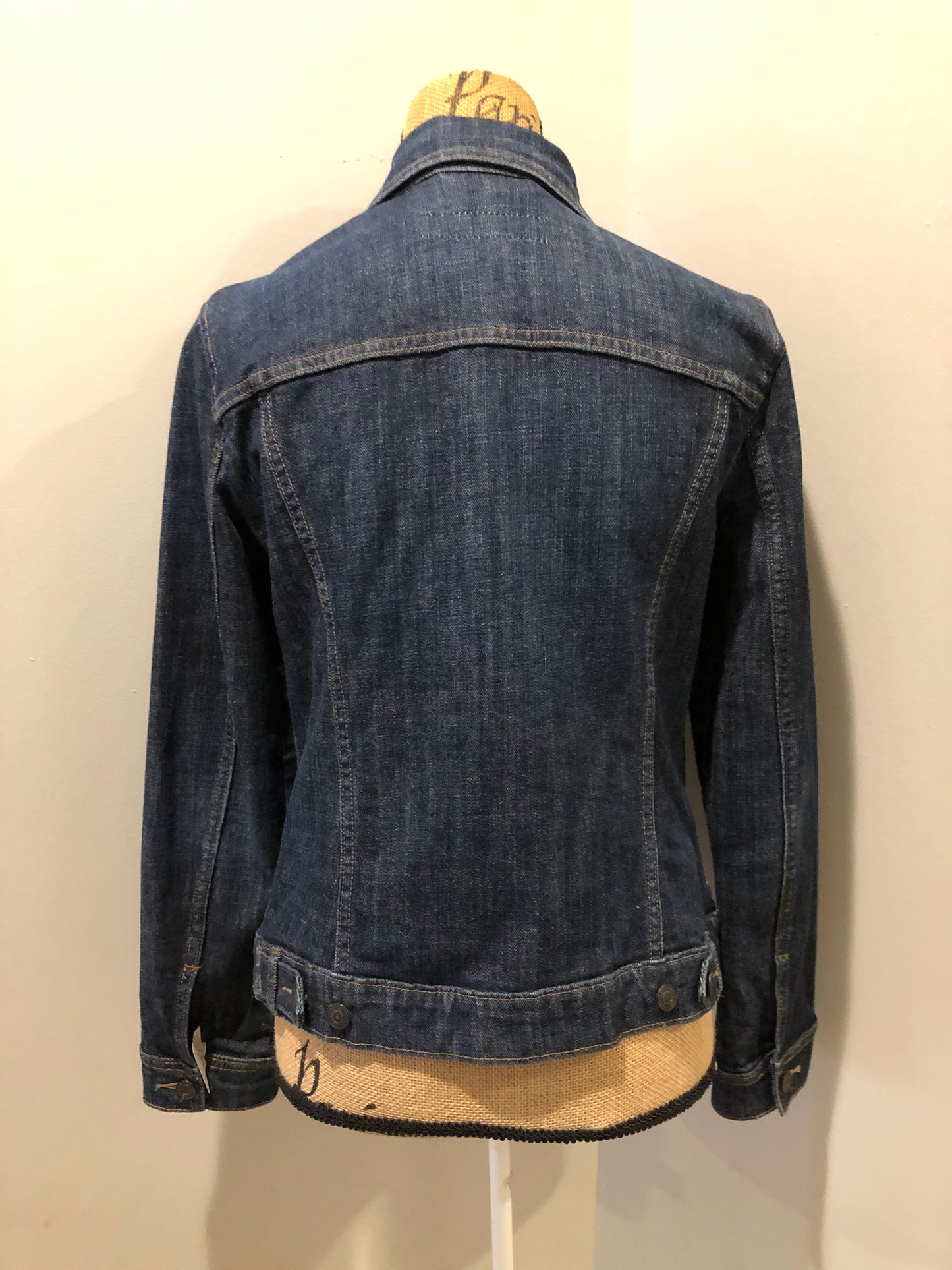 Kingspier Vintage - Gap Jeans denim jacket in a medium faded wash with button closures, vertical pockets, two flap pockets on the chest. Size medium.