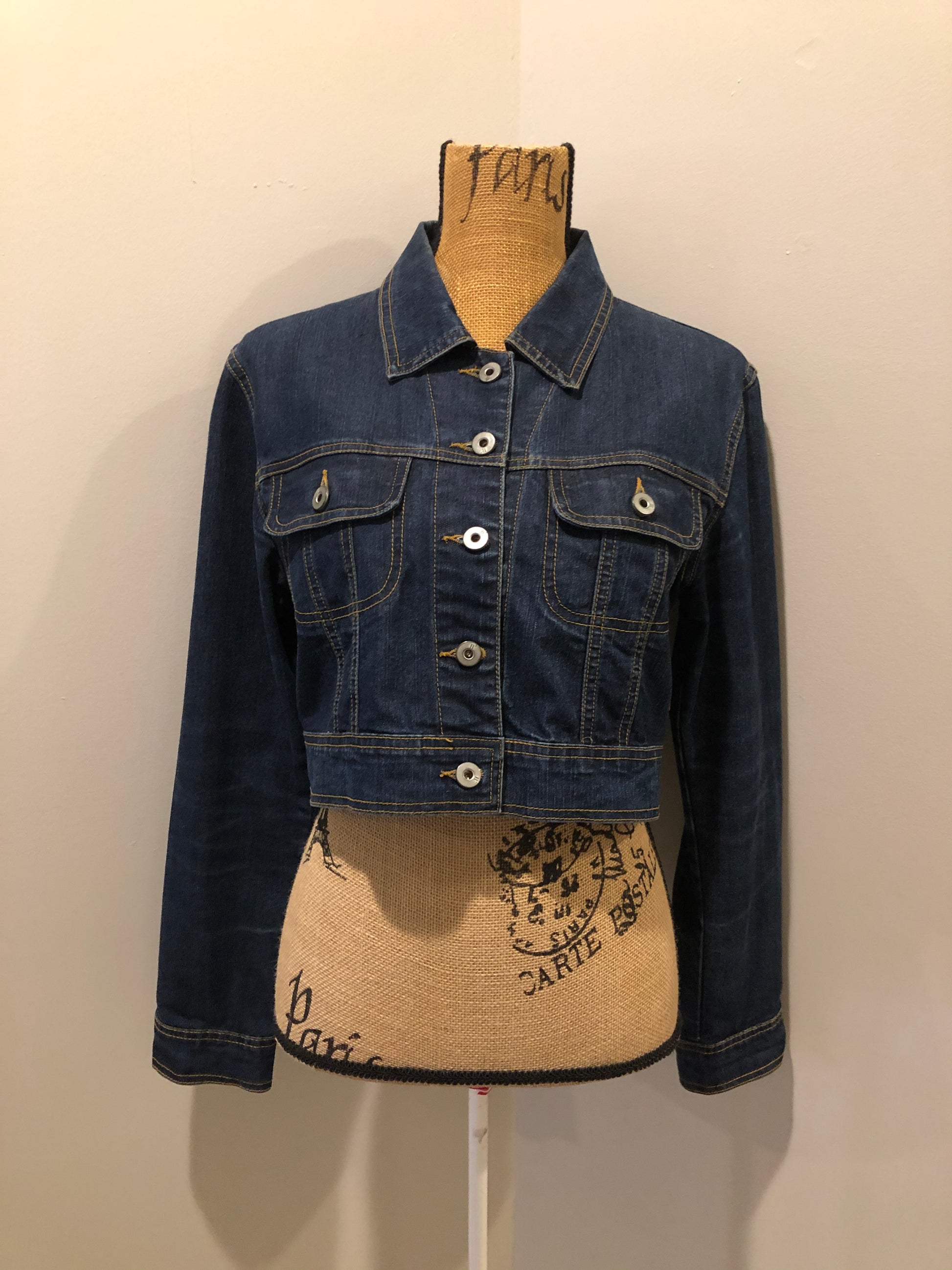 Kingspier Vintage - Bongo Jeans cropped denim jacket in a dark wash with whiskering on the arms, button closures and flap pockets on the chest. Size medium.