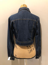 Load image into Gallery viewer, Kingspier Vintage - Bongo Jeans cropped denim jacket in a dark wash with whiskering on the arms, button closures and flap pockets on the chest. Size medium.
