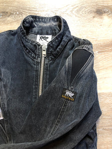 Kingspier Vintage - Santana denim jacket in faded black with elastic sections to hug the body, zipper and zip vertical pockets. Made in Canada. Size medium