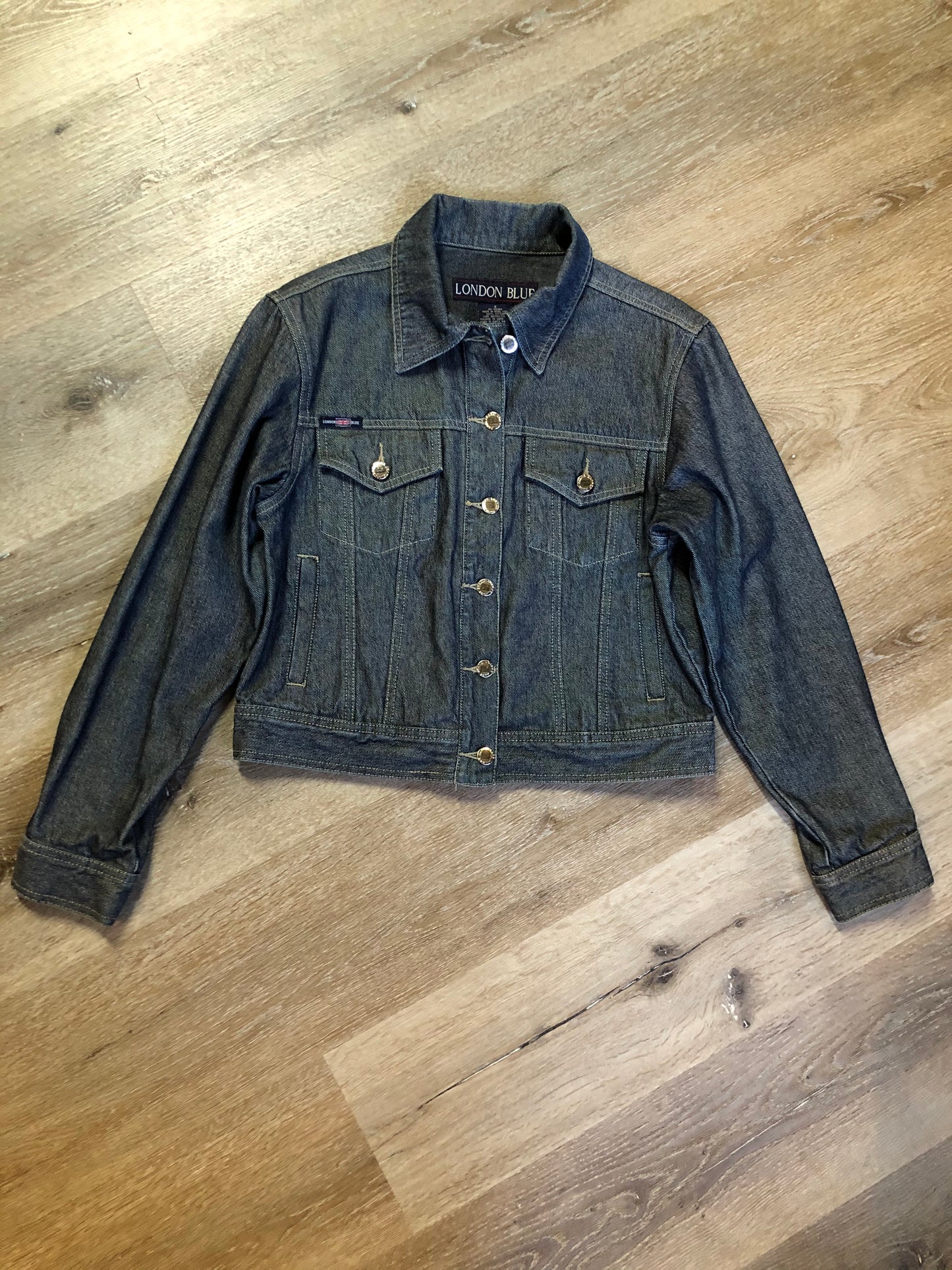 Kingspier Vintage - London Blue denim jacket in faded medium wash with button closures, vertical pockets, flap pockets on the chest and inside pockets. Size 3.