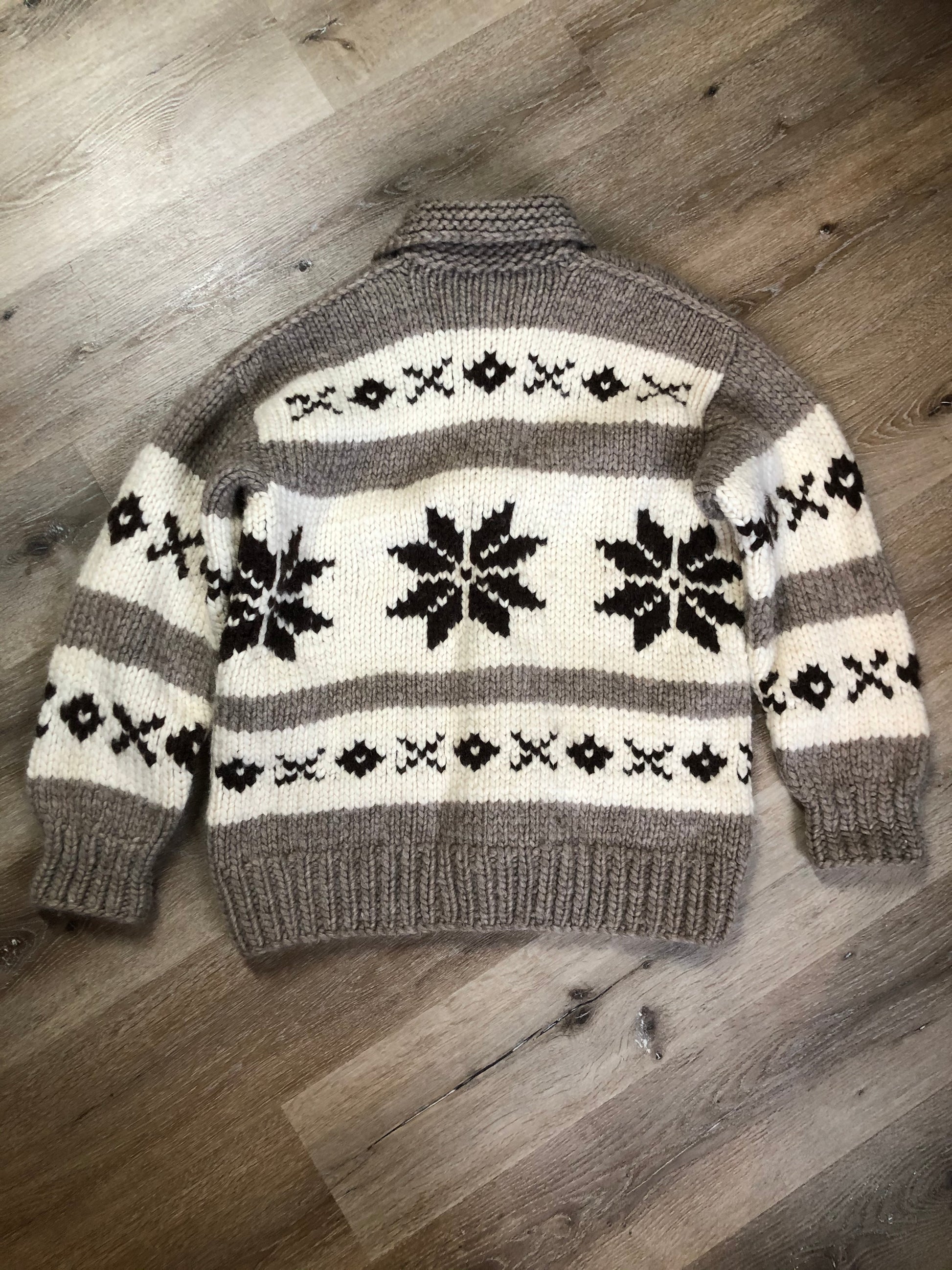 Kingspier Vintage - Cowichan style hand knit zip wool cardigan in cream, grey and dark brown with floral design, zipper and pockets.