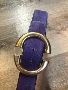 Kingspier Vintage -Vintage purple genuine suede belt with circular brass buckle and a synthetic backing. Size small.
