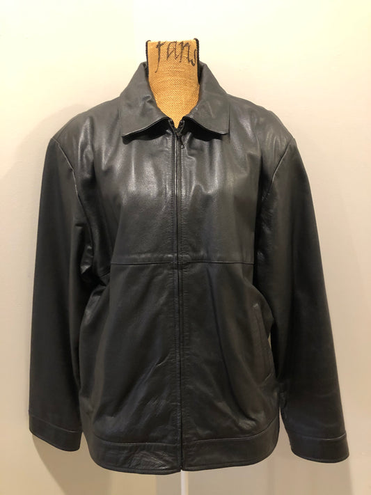 Kingspier Vintage - Beardmore black leather jacket with zipper and slash pockets. Size large.