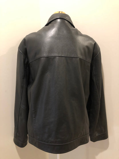 Kingspier Vintage - Beardmore black leather jacket with zipper and slash pockets. Size large.