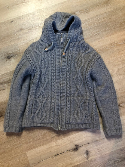 Kingspier Vintage - Laundromat 100% wool cardigan in grey with hood, zipper, vertical pockets and one inside pocket. Fully lined in soft fleece. Made in Nepal.