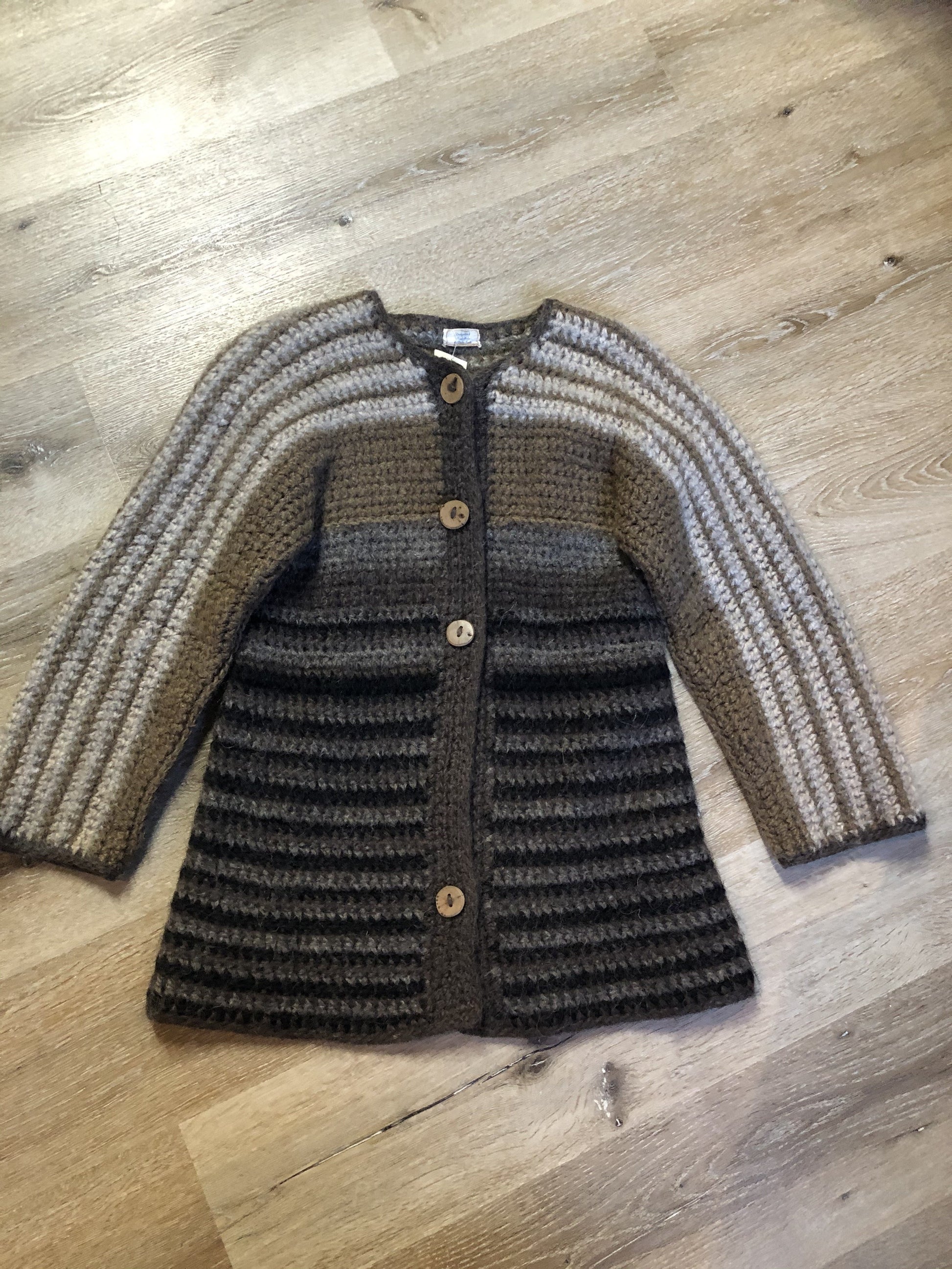 Kingspier Vintage - Paula Scott hand knit wool cardigan in a gradient pattern of beige to dark brown. This cardigan features wooden buttons and was handmade in Nova Scotia. Size medium/ large.