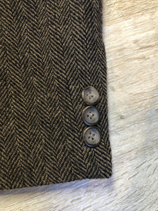 Kingspier Vintage - Protocol brown herringbone 100% pure virgin wool jacket. This jacket is a three button, notch lapel with a breast pocket, one flap pocket, one welt pocket and three inside pockets. Size 42S.