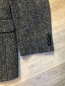 Kingspier Vintage - Harris Tweed black and white 100% wool tweed jacket. This jacket is a two button, notch lapel with two flap pockets, a breast pocket and two inside pockets. Made in Canada. Size 40.