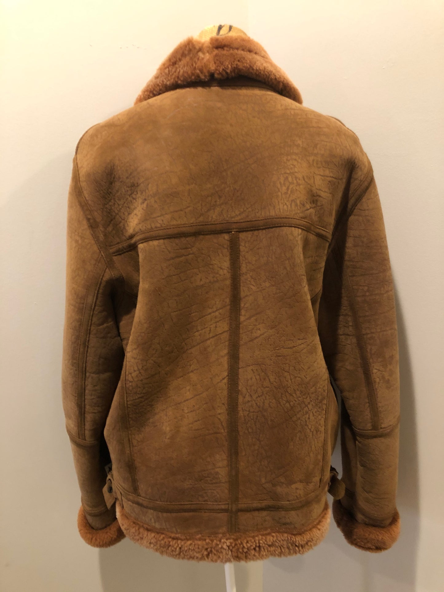 Kingspier Vintage - Hilshien brown shearling bomber coat with shearling trim and lining, zipper closure and slash pockets.