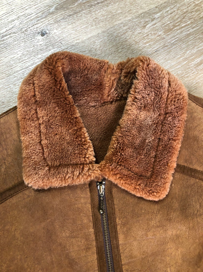 Kingspier Vintage - Hilshien brown shearling bomber coat with shearling trim and lining, zipper closure and slash pockets.