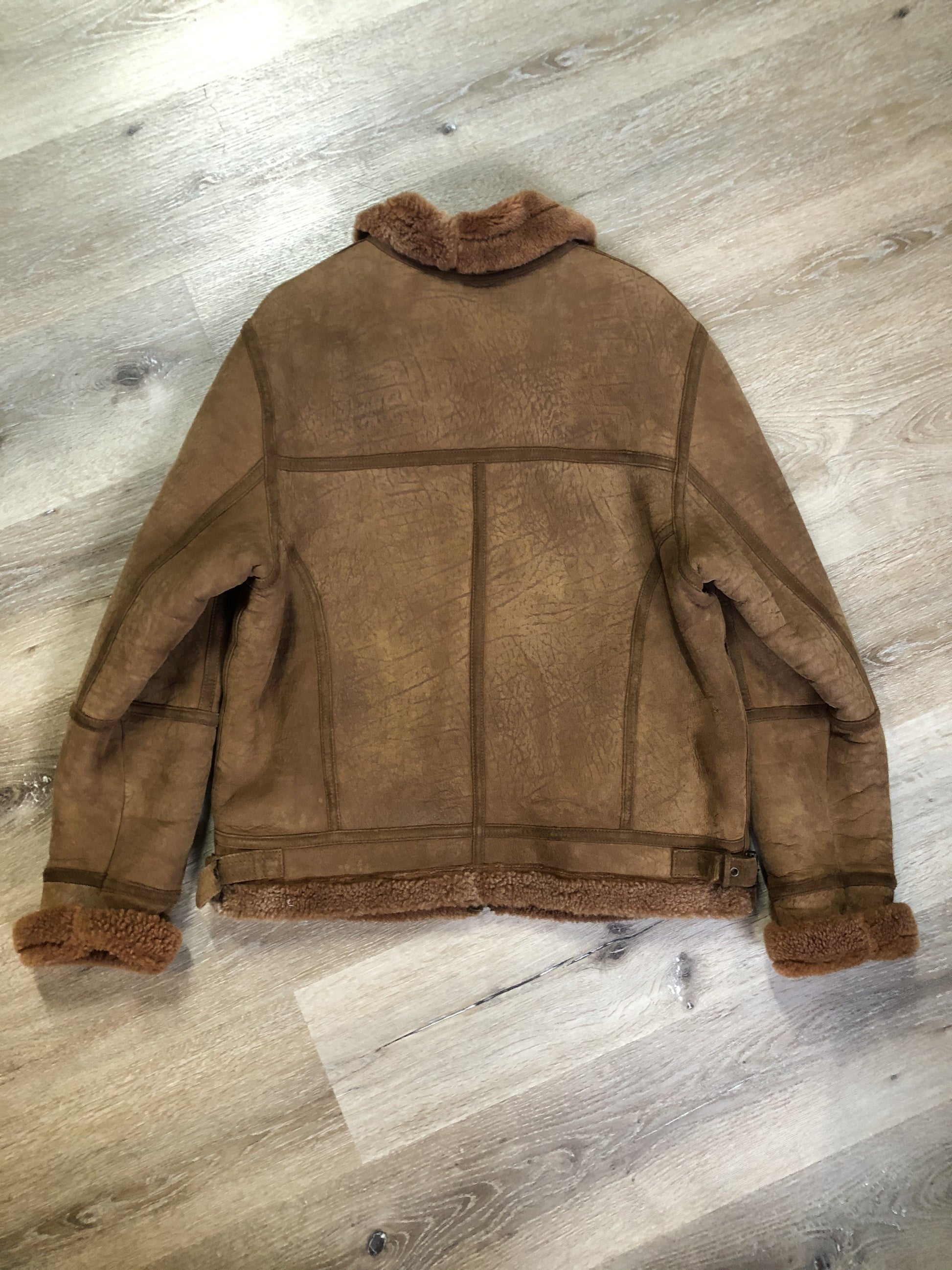 Kingspier Vintage - Hilshien brown shearling bomber coat with shearling trim and lining, zipper closure and slash pockets.