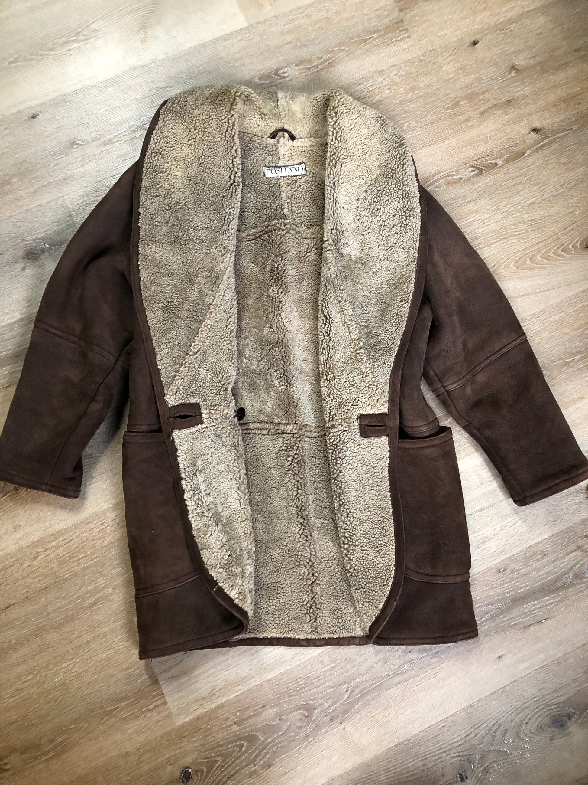 Kingspier Vintage - Positano Pelle dark brown shearling coat. This coat features shearling trim and lining, shall collar, wooden button closures and patch pockets. Made in Turkey. Size small.