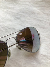 Load image into Gallery viewer, Kingspier Vintage - Ray-Ban Classic Aviator sunglasses with pilot shape, polished silver metal frame, class 3 / G-15 lens. Made in Italy.
