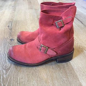 Kingspier Vintage - Rare vintage Shoe Company red suede easy engineer boots with Neoprene Cord Armortred oil resistant soles. Local 1776 Union made in Pennsylvania, USA.