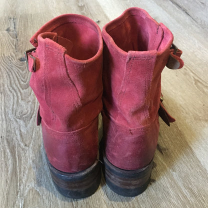 Kingspier Vintage - Rare vintage Shoe Company red suede easy engineer boots with Neoprene Cord Armortred oil resistant soles. Local 1776 Union made in Pennsylvania, USA.